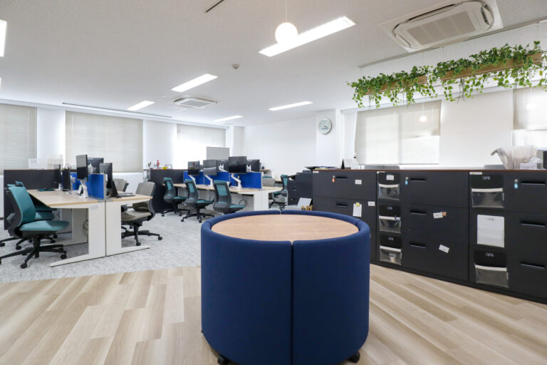 【名古屋市昭和区】化学メーカー｜集中とリラックスを両立したオフィス改修｜奥野製薬工業株式会社のオフィスデザイン施工事例